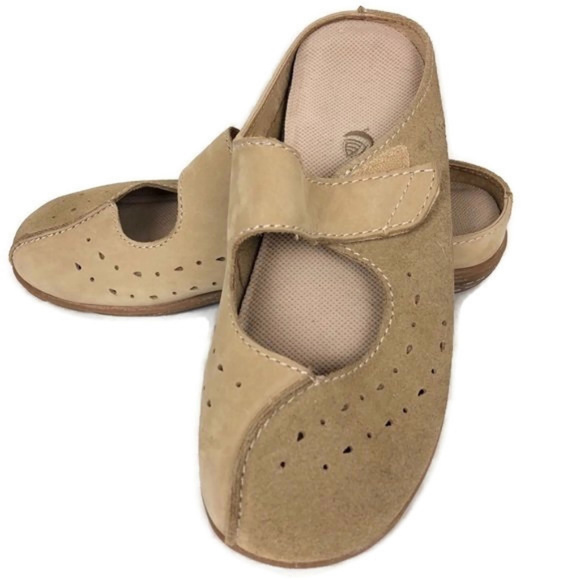 acorn clogs